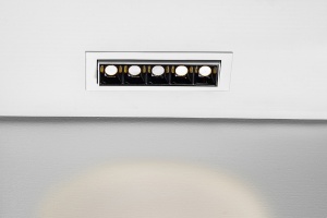  Светильник потолочный светодиодный встраиваемый с поворотной конструкцией серия DL-UM9 Белый + черный 5*1.2 Вт IP20 Теплый белый (3000К)  002992